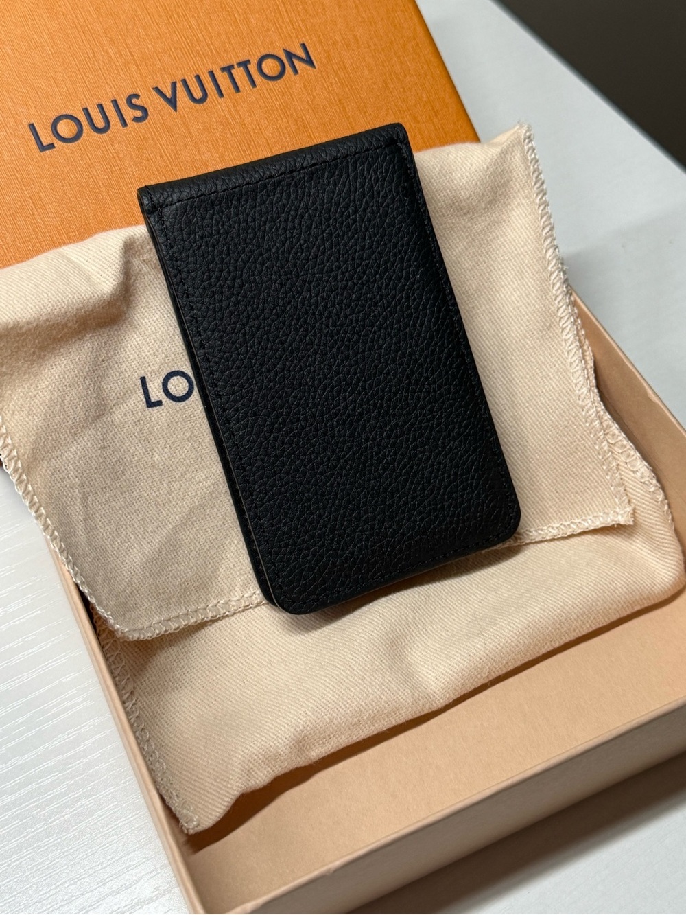 Louis Vuitton Compact Magnet Cardholder in Black Monogram Midnight (Giftable) - Picture 4 of 5